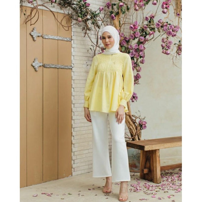 Preloved wearing klamby ellie blouse color Butter size S