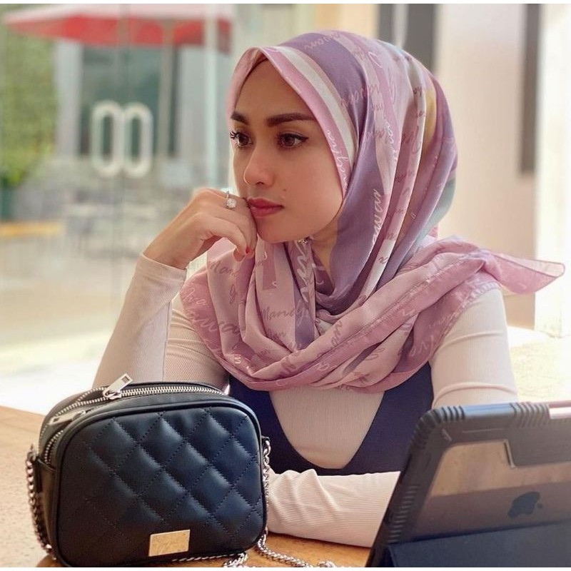 terbaru hijab mandjha by Ivan gunawan*HAPPY DAY PINK*