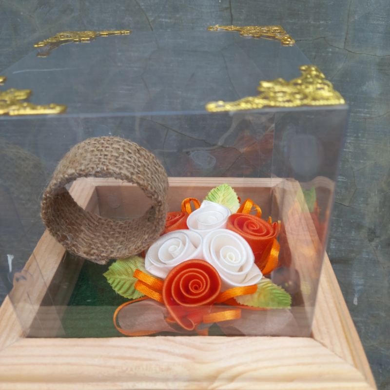 Tempat gelang plastik