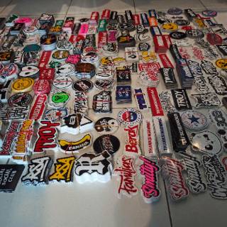 Paket isi 30 pcs random acak stiker  brand stiker  distro  