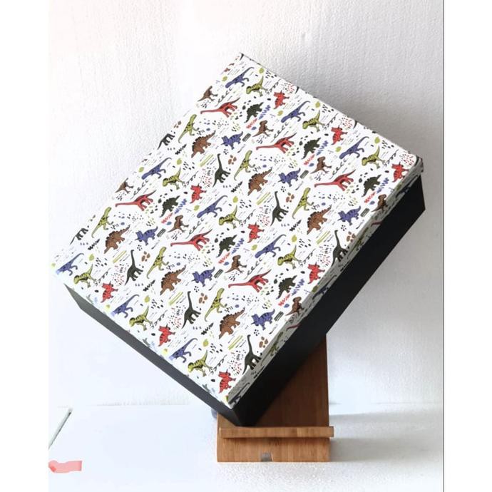 

Gift Box Pakaian Tipe A_Dinosaurus Putih Tokotaraka94