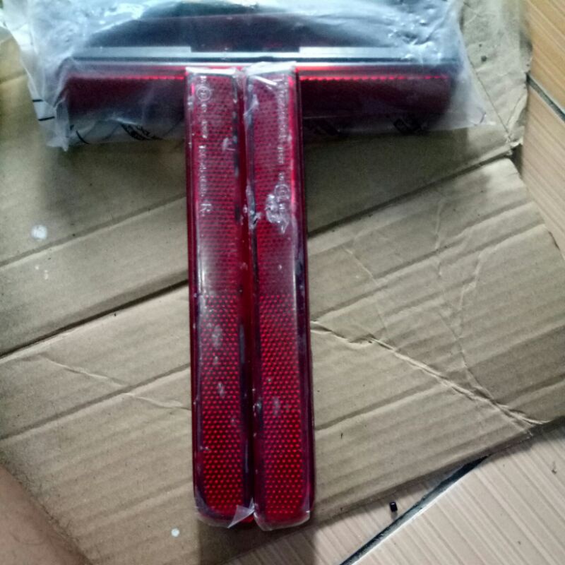 lampu reflektor bemper belakang agya ayla rush terios original