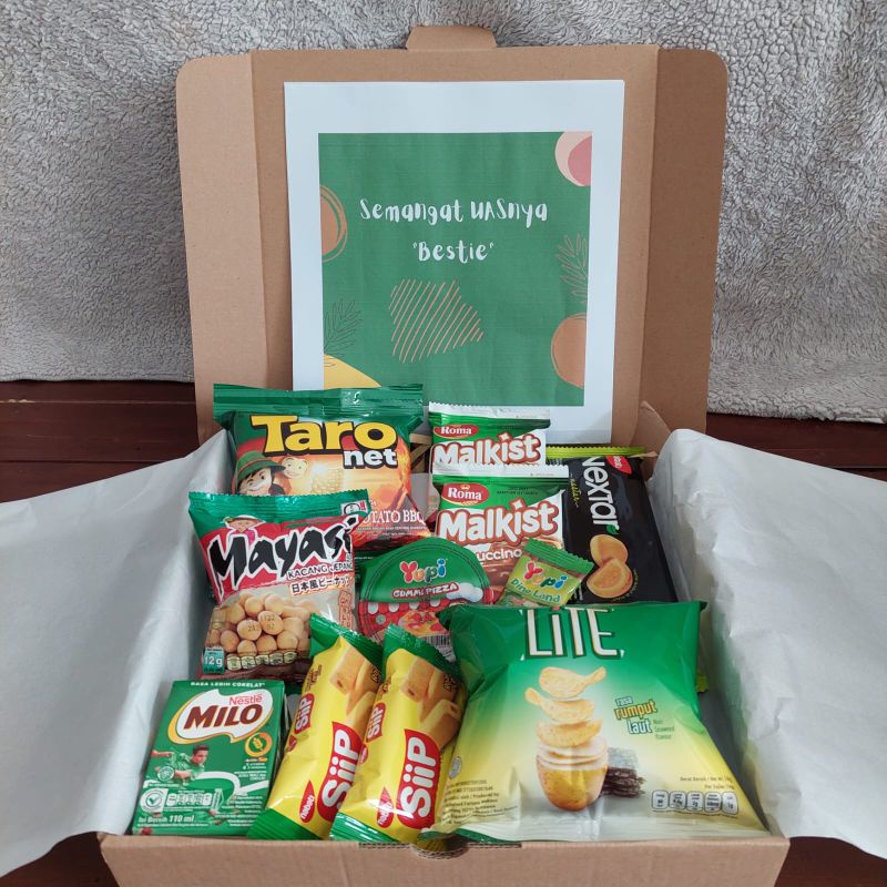 

snack gift / hampers wisuda / hampers anniversary / kado ulang tahun / hampers hijau / hampers anak ( bisa COD )