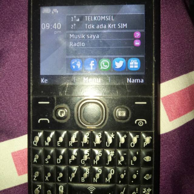 NOKIA 210