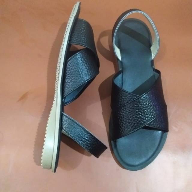Sendal talincang silang wanita