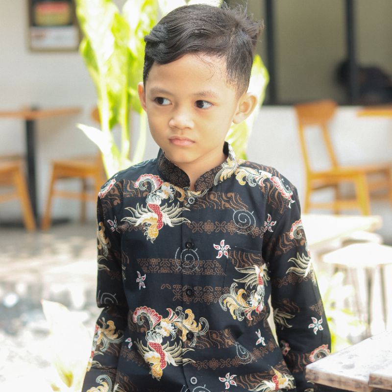 BatikBule Kemeja Batik Anak Slimfit Panjang Motif Casual Warna Biru dan Hitam