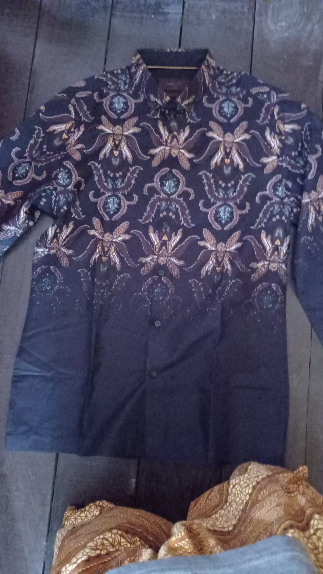 Manzone Kemeja Batik Pria Lengan Panjang Slim Fit Baskara-black