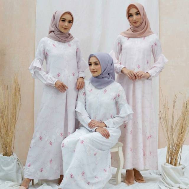 Amara dress wearing klamby