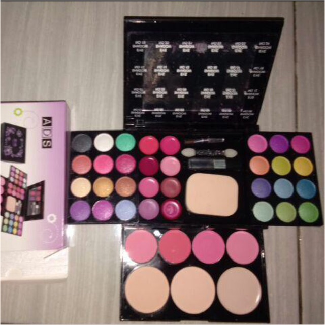 ADS 24 COLOR MAKE UP KIT PALETTE MAKE UP SET