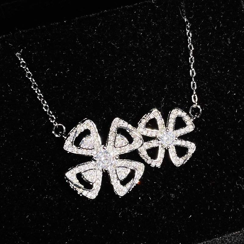 Heavy Industry Design Moissanite Flower Necklace