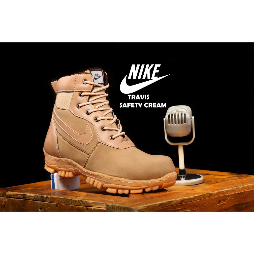 Sepatu boots Nike Travis