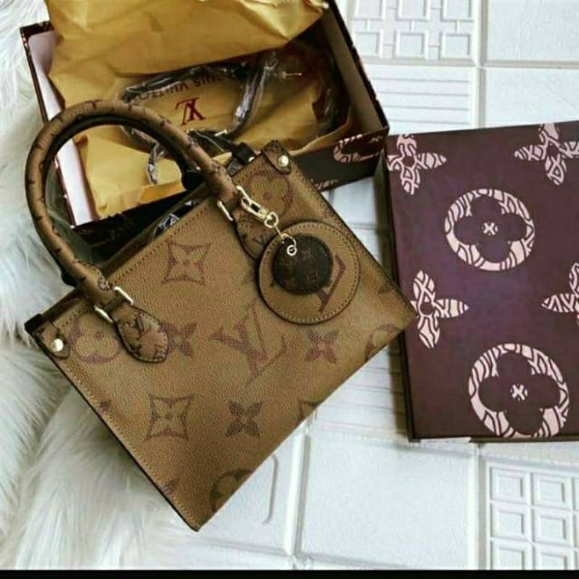 Tas LV on the go mini platinum box