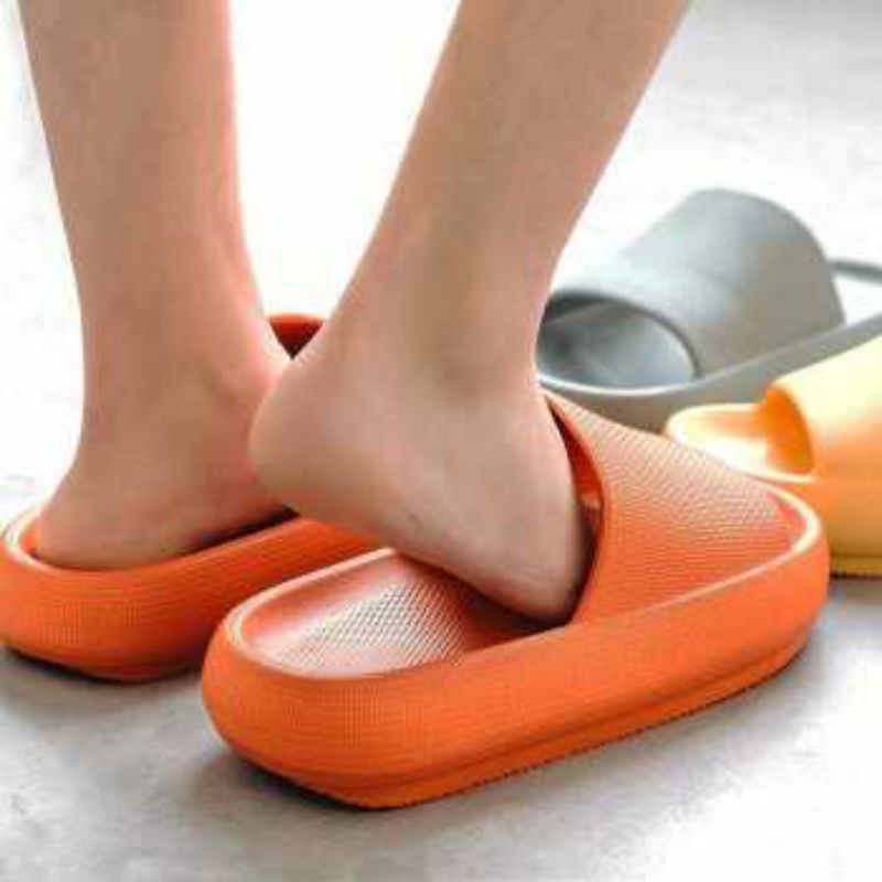 Sendal Rumah Empuk Anti Slip Karet Rumahan Unisex Wanita Pria