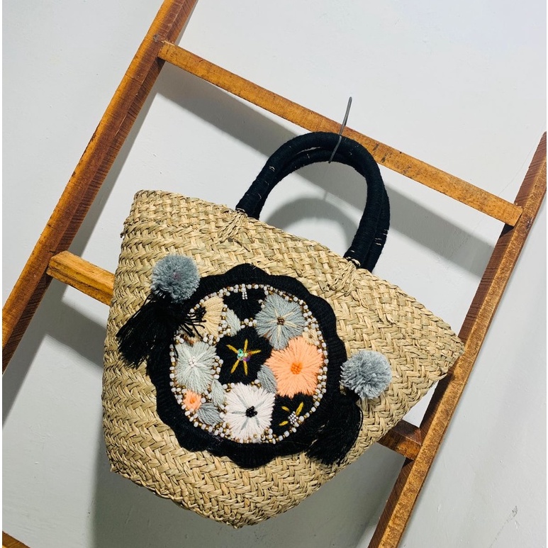 Tas bangkok/tas anyaman hias/tas anyaman bali/oleh oleh bali/tas rotan/tas pompom/tas rajut/tas