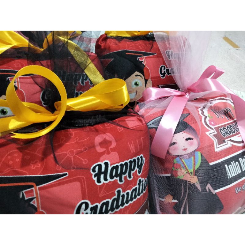 

Tile Pembungkus Bantal Kado