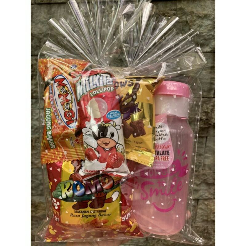 paket souvenir botol minum plus snack ulang tahun goodie bag / godiebag ulang tahun / souvenir anak