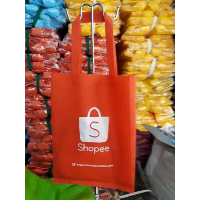 

FREE DESAIN 38x8x45cm Goodie Bag Custom, Tas Goodie Bag, Spunbond Custom, Tas Spunbond Sablon