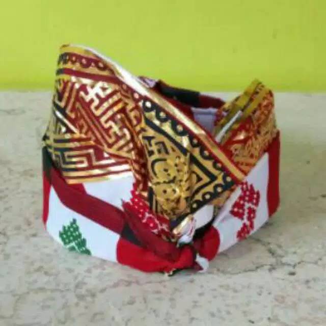 Udeng Bali merah putih