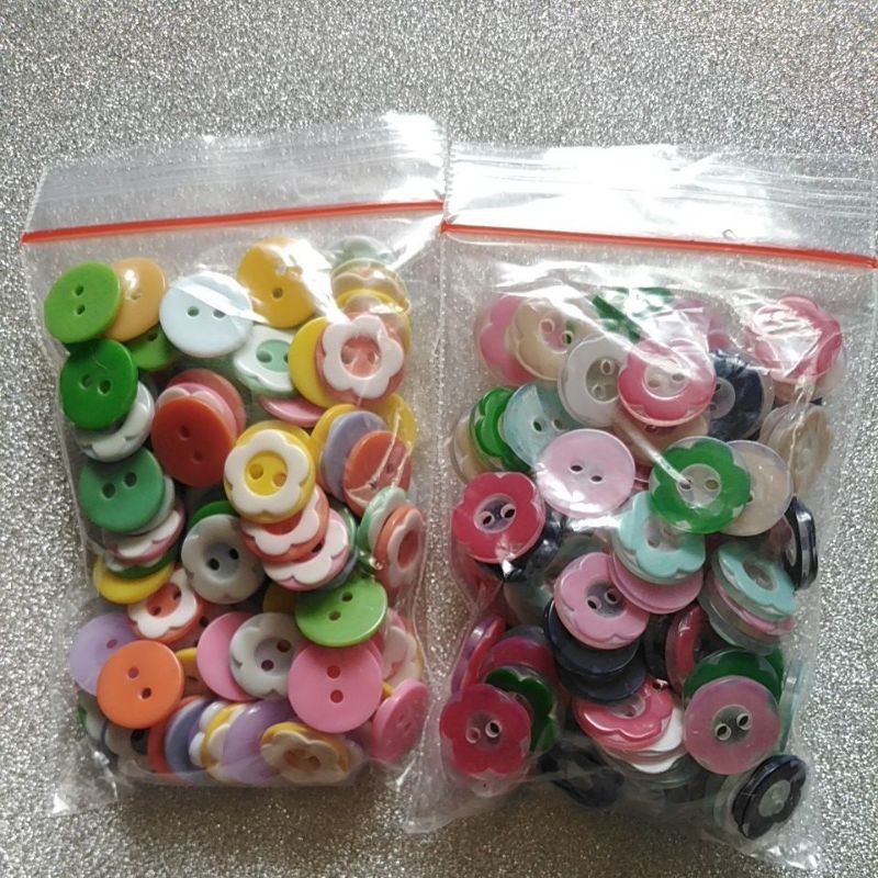 Kancing plastik bulat / bunga 1,3 cm / 1,5 cm kotak mix warna 100 pcs