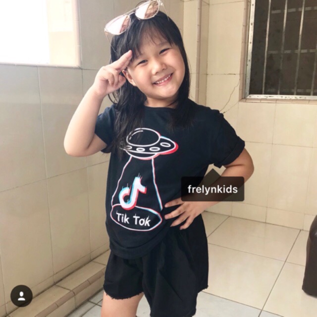  TIK  TOK  BAJU  KAOS TIKTOK KIDS SIZE S M BAJU  ANAK  HITAM 