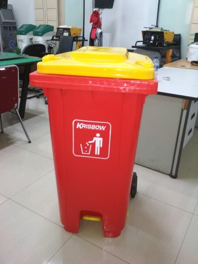  KRISBOW  TEMPAT SAMPAH  PEDAL DENGAN TUTUP 240 LTR MERAH 