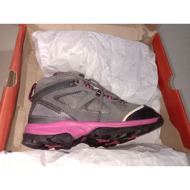 sepatu gunung wanita second arei outdoor