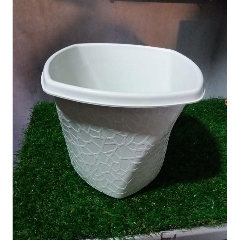Unik Pot Twister Diameter 20cm. - Putih Murah