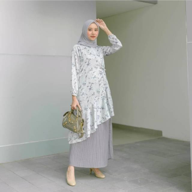 Aira Tunik Dove S by Kamila Wardrobe