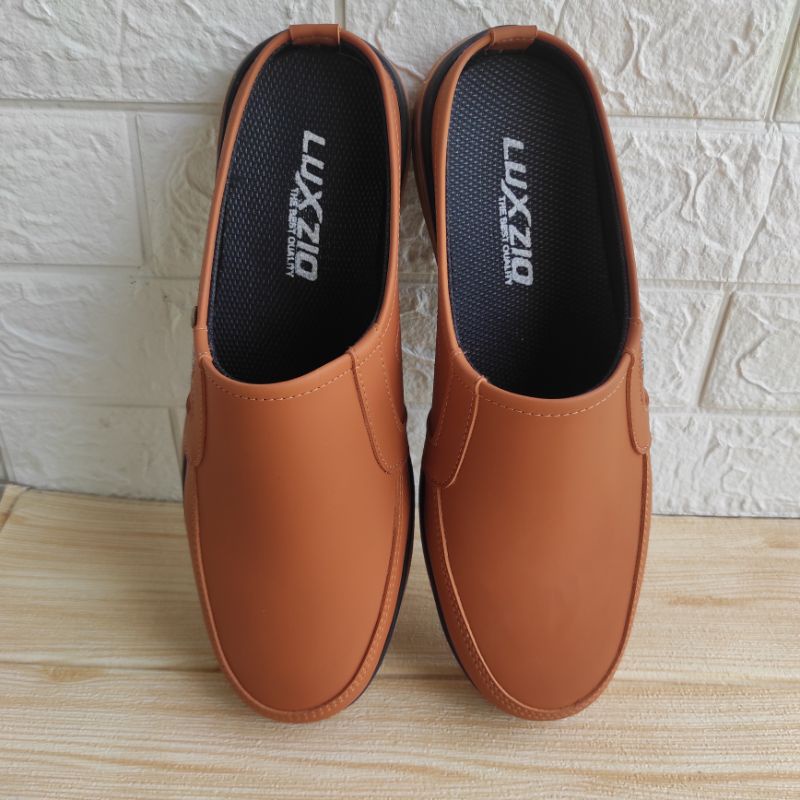 Sandal Slop Bustong Pria Kulit Sintetis Premium Slip On Kasual Sol Karet Rubber Suede