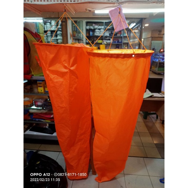Windsock alat penunjuk arah mata angin