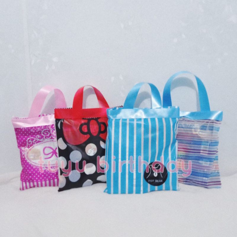 

PAKET ULANG TAHUN/SOUVENIR ULANG TAHUN/SNACK ULANG TAHUN