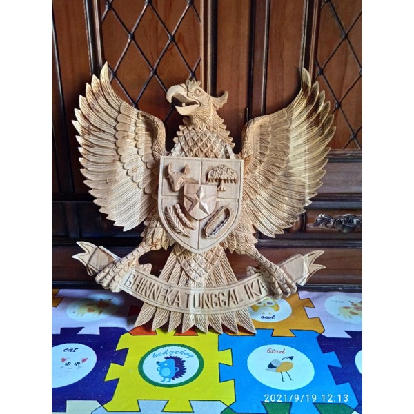 garuda pancasila kayu jati