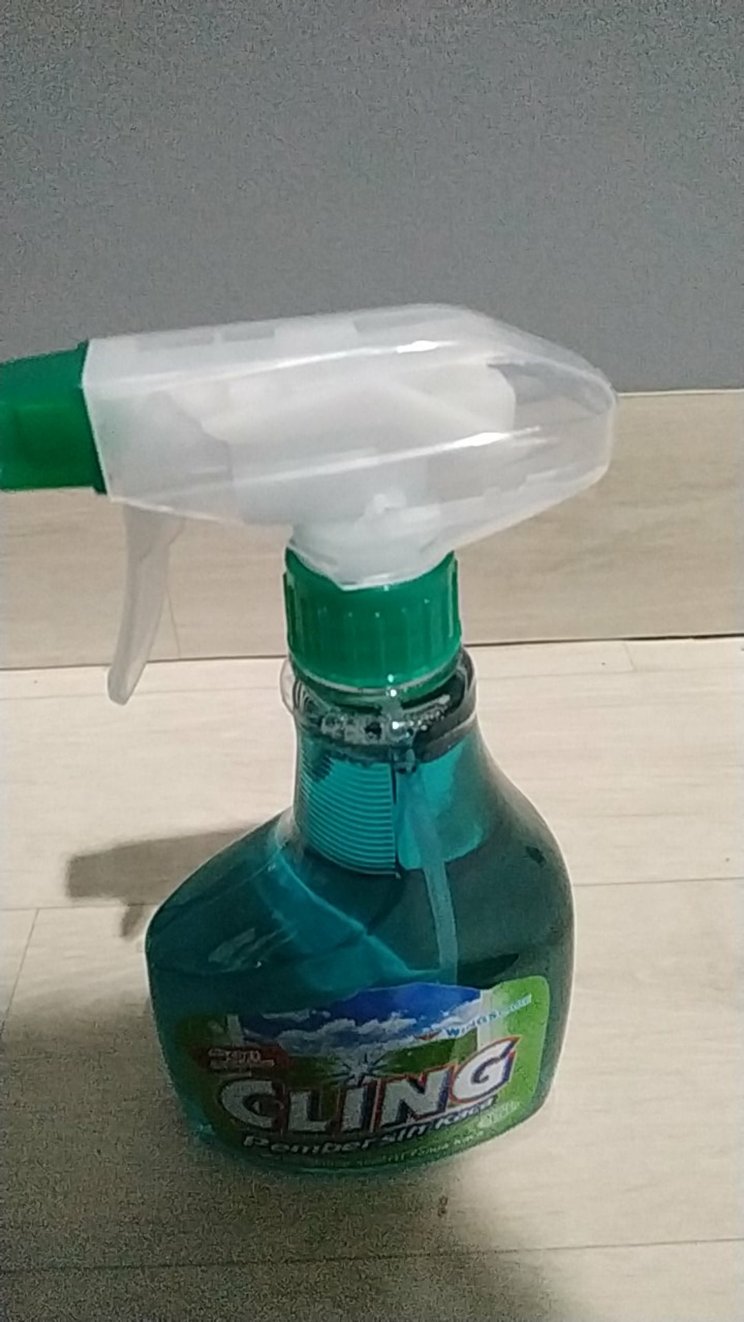 Cling Pembersih Kaca Botol 440ml