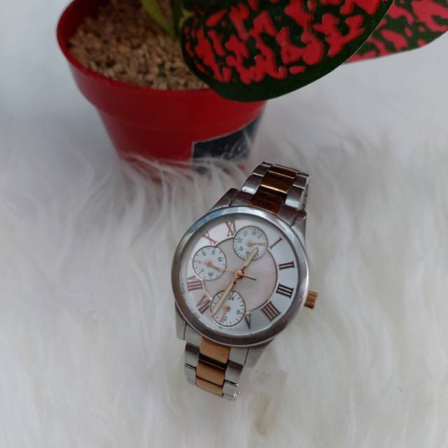 Jam tangan wanita TITUS