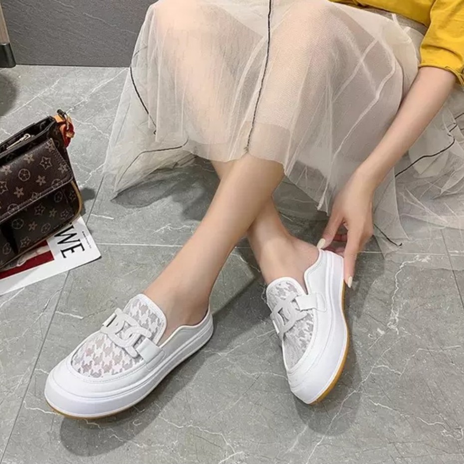 Sepatu Half Sneakers Wanita 077630 Women Leaather Half Shoes