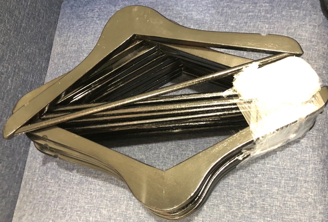 Hanger Kayu Palang Hitam