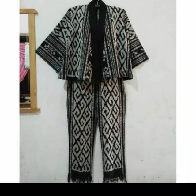 Setelan tenun motif toraja black white A1