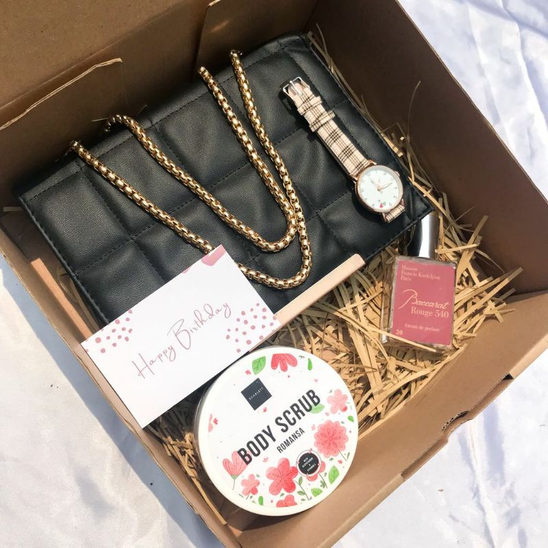 [SCARLETT] KADO 4 IN 1/KADO PACAR/KADO ULANG TAHUN/KADO CEWEK/KADO WEDDING/KADO PERNIKAHAN/KADO KOMPRE/GIFT BOX CEWEK/GIFT BOX TAS CEWEK/KADO TAS/HAMPERS SCARLET/KADO SCARLETT