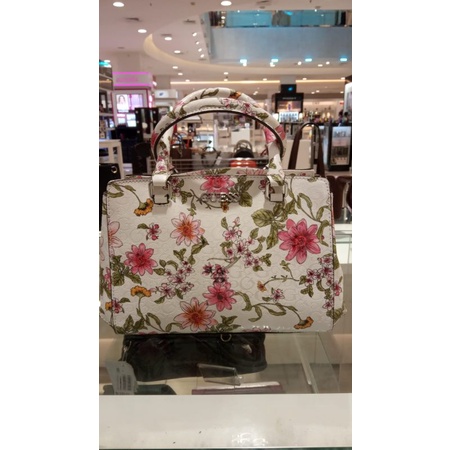 Hanya link Tas Guess promo diskon 50%