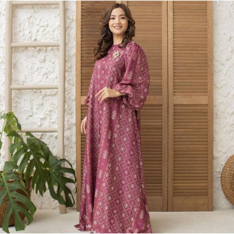 Daphne Dress Wearing Klamby