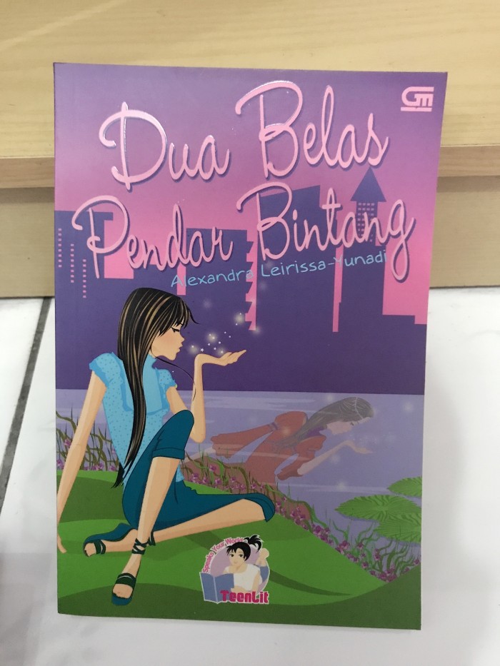Buku Novel Teenlit: Dua Belas Pendar Bintang (preloved)