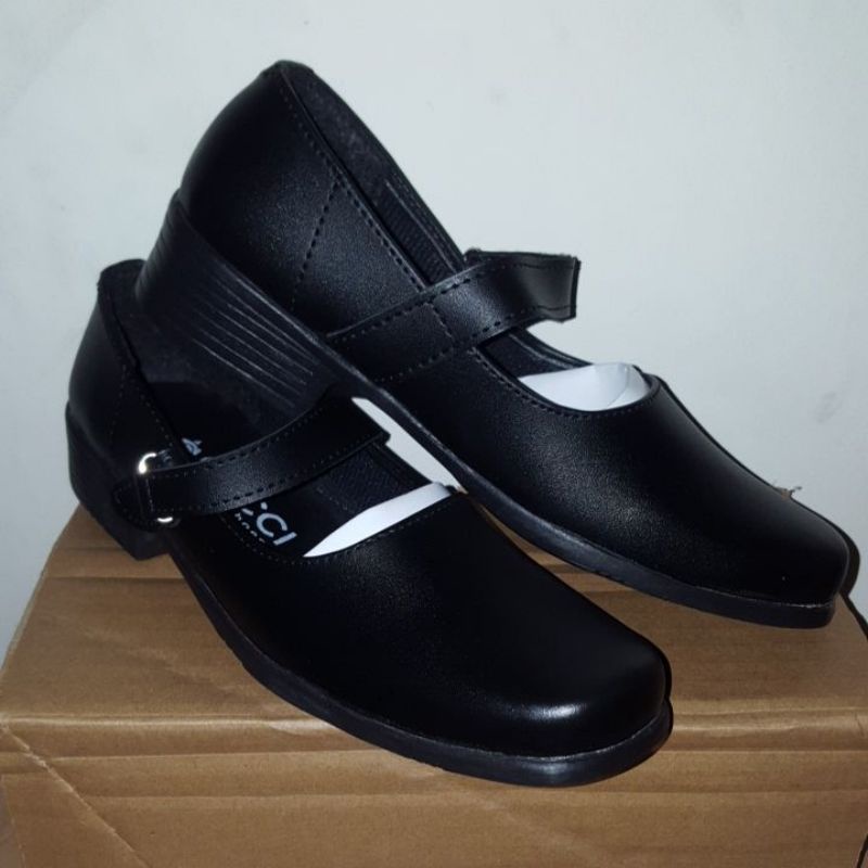 SEPATU PANTOFEL PASKIBRAKA WANITA GU**I HITAM 37-40