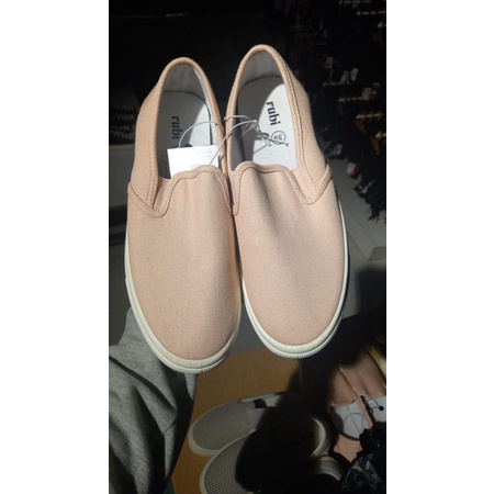 SEPATU SNEAKERS RUBI SLIP ON