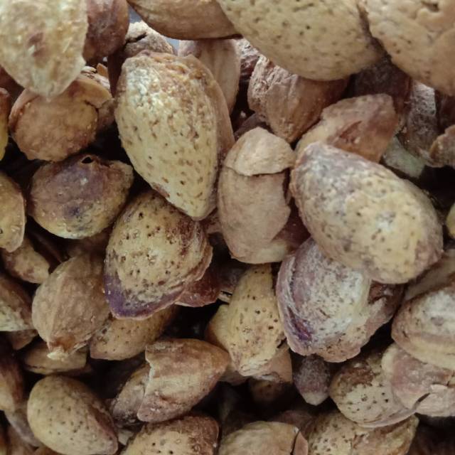 Kacang almond  gurih, renyah&amp;fresh 1kg