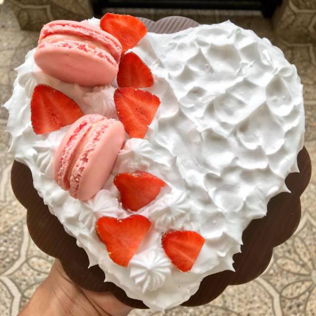 

Fresh Love Strawberry Cream Cake