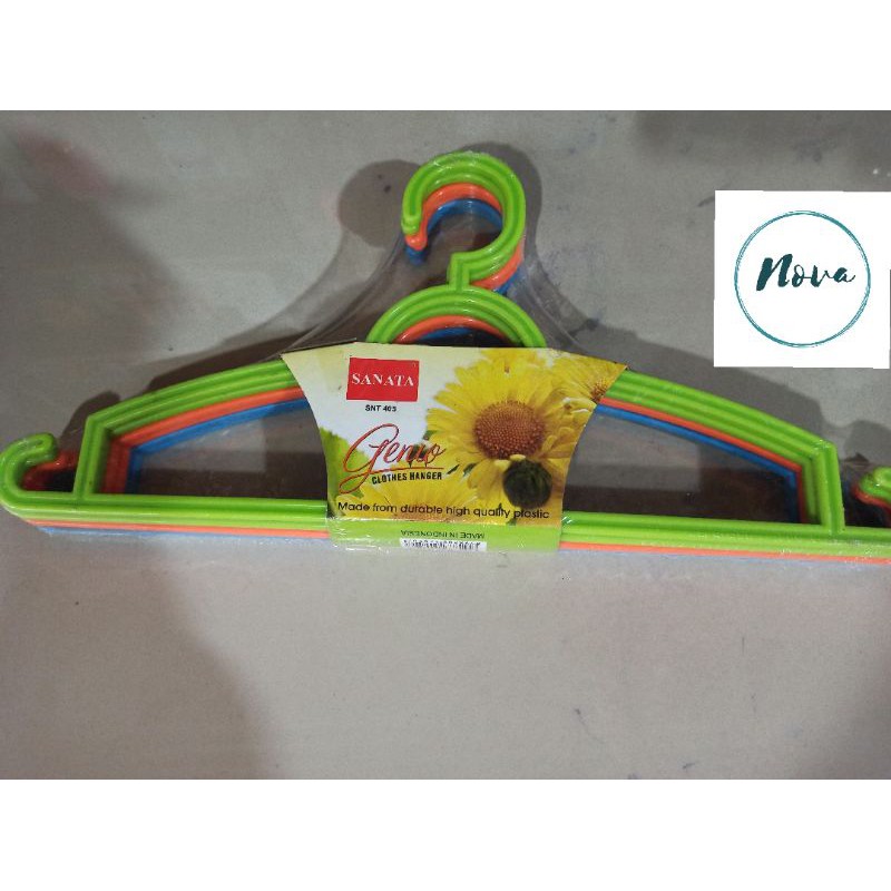 Gantungan hanger baju plastik