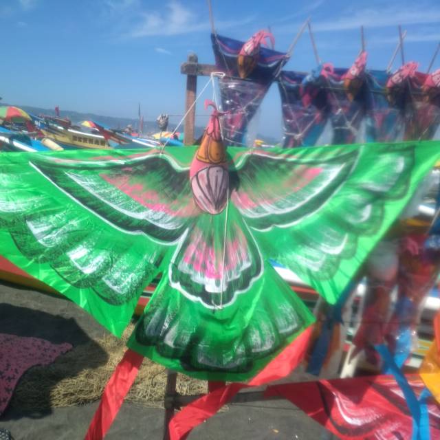 Layangan layang -layang besar. Layang layang pantai