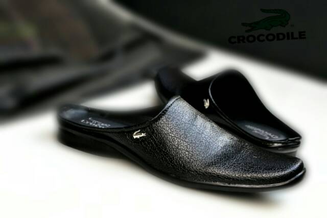 BEST SELLER / SENDAL SEPATU BUSTONG CROCODILE HITAM