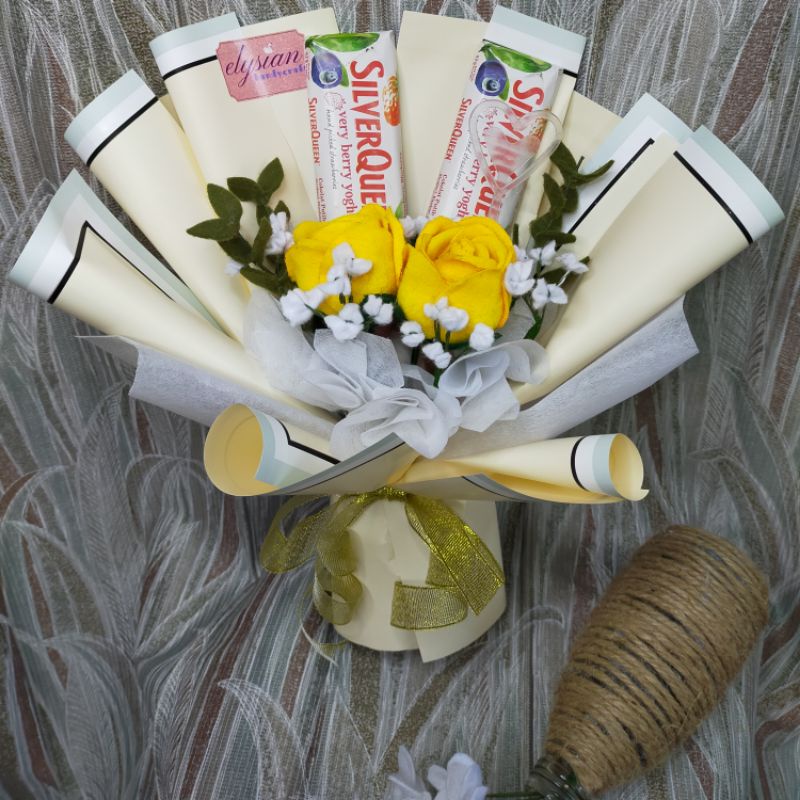 

Silverqueen berry valentine gift/valentine edition/chocolate bouquet/snack bouquet