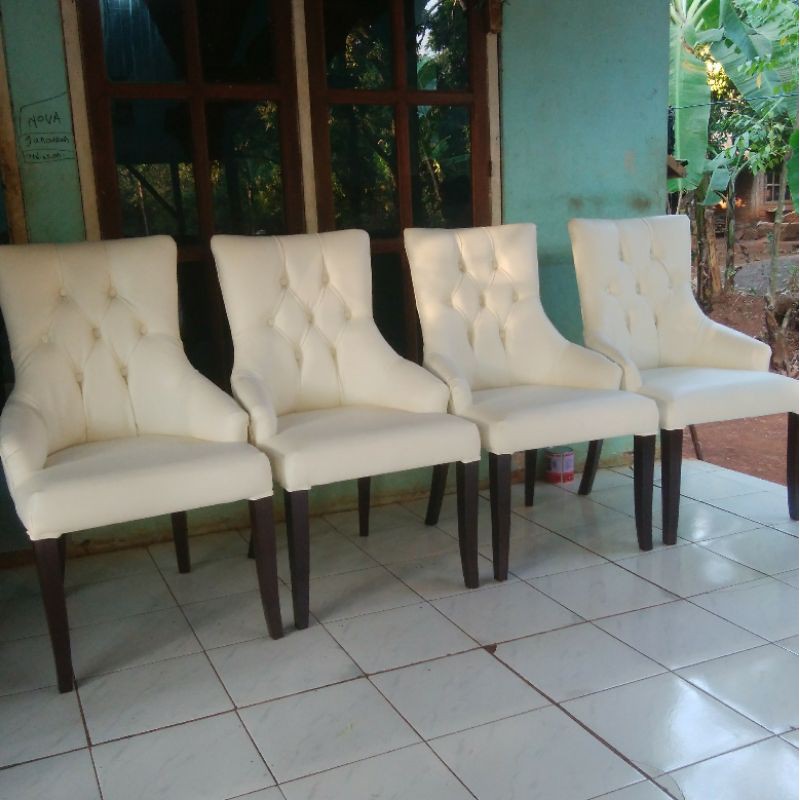 Kursi Makan Kain Oscar Putih